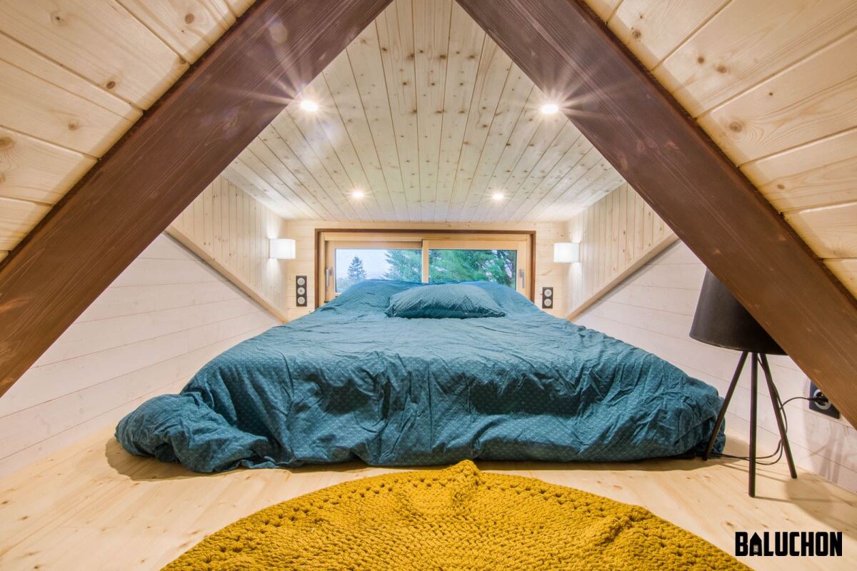 The Mogote's bedroom is a typical tiny house-style loft bedroom and has a double bed